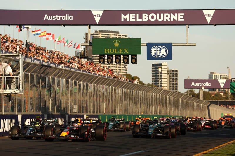 Is F1 considering mid-week races?