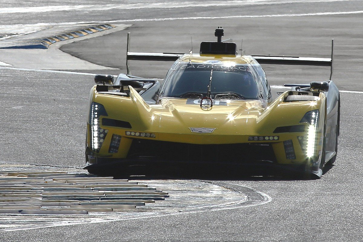 Dixon's Cadillac beats BMW in first IMSA practice