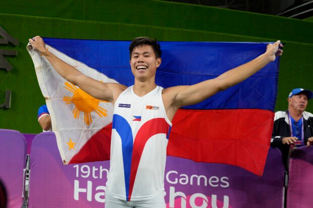 Philippines' EJ Obiena celebrates after winning the men's pole vault final at the 19th Asian Games in Hangzhou, China, Saturday, Sept. 30, 2023. (AP Ph