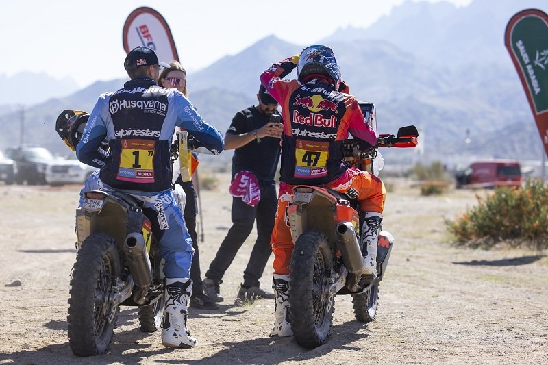 Benavides, Van Beveren enter Enduro del Verano over Abu Dhabi Desert Challenge