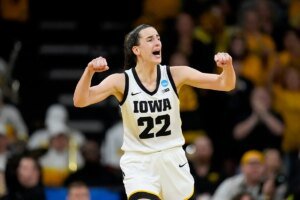 Caitlin Clark, Iowa beat West Virginia and move on to Sweet 16